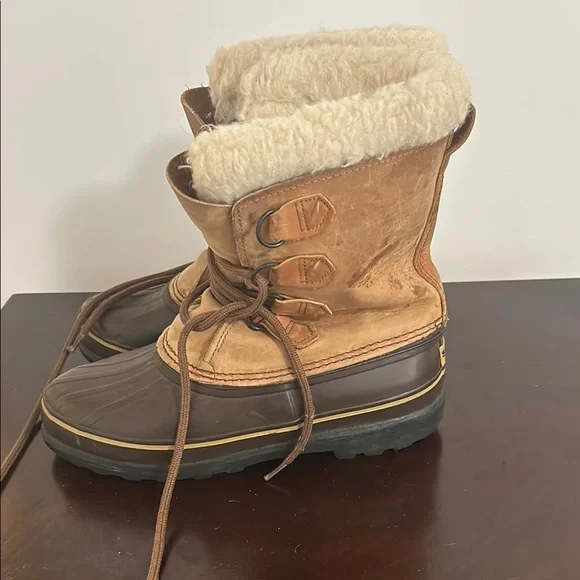 Sorel Brown and Tan Winter Boots with Fur Lining - Picture 2 of 4